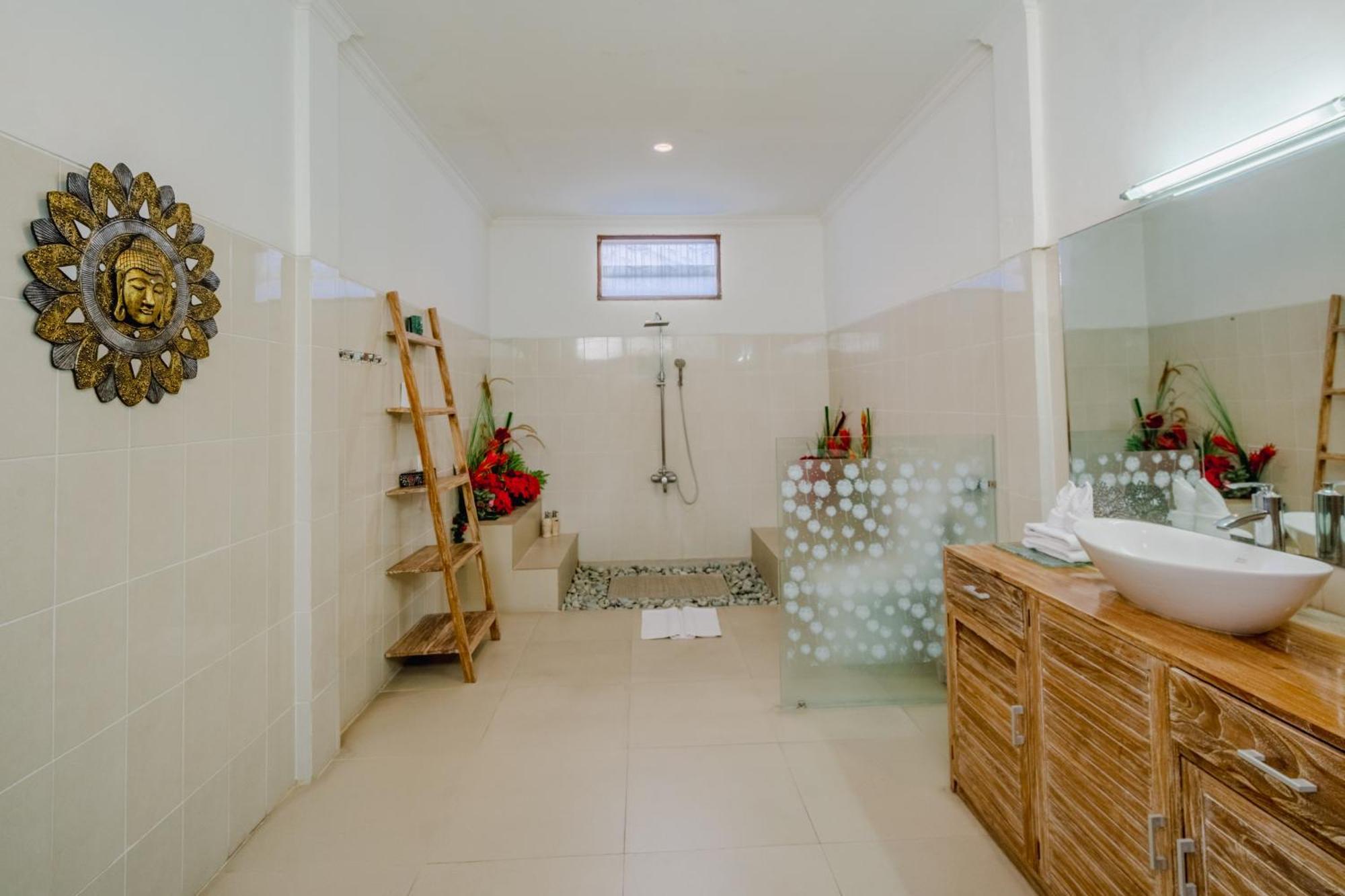 5 Bedroom In Centre Location Of विला Seminyak (Bali)